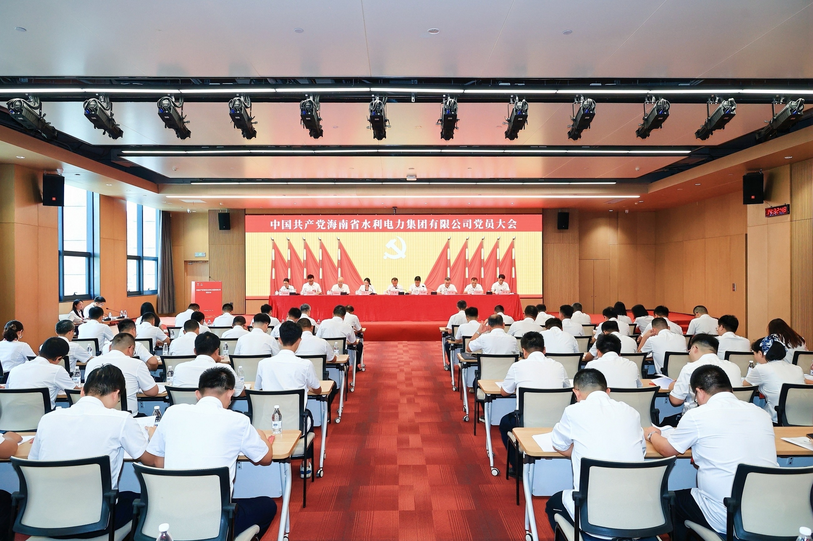 凝心聚力启新程，，，，，，，实干继续谱新篇 70net永乐高党员大会胜利召开
