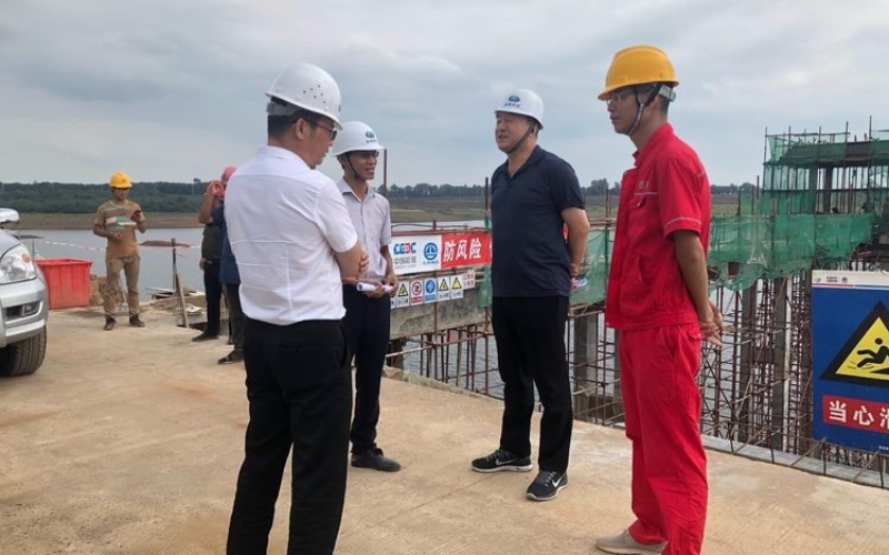 防危害保平安迎大庆—海南控股总司理 助理王世忠到凤圯水库等工地举行 国庆节前清静稳固事情检查
