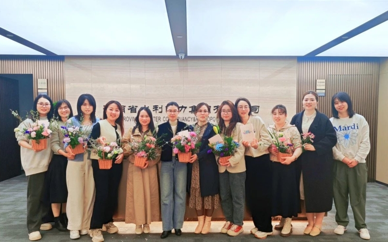 闻香识女人，，，，巾帼绽青春——70net永乐高集团开展“三八”国际妇女节女职工关爱团建活动