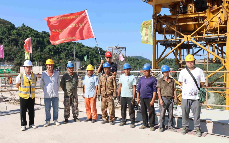 劳动竞赛举行时|迈湾项目右岸大坝红旗施工班组：匠心独运，，，，，，，决胜大坝混凝土浇筑工程