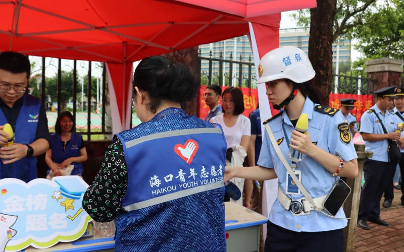 【企业文化提升年】70net永乐高集团联合？？？？？？刂靡悼埂鞍闹 清凉益站” 自愿效劳主题活动